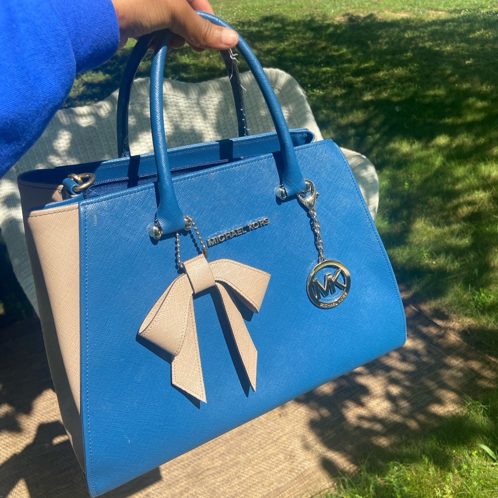 MICHEAL KORS LEATHER HANDBAG